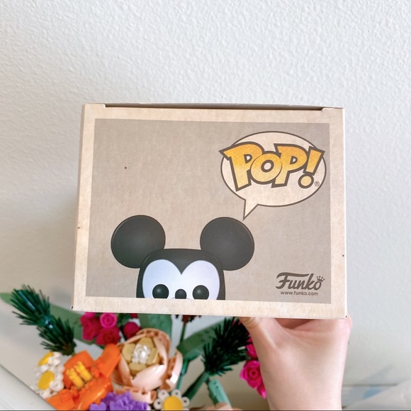 Funko Pop # 812 Mickey - Picture 5 of 8